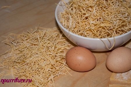 Яйца, запечённые с лапшой по-польски
