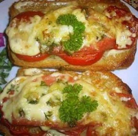 Бутерброды калорийные с жареной говядиной и яичницей
