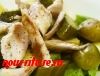 Рыбный салат с огурцами и шпиком