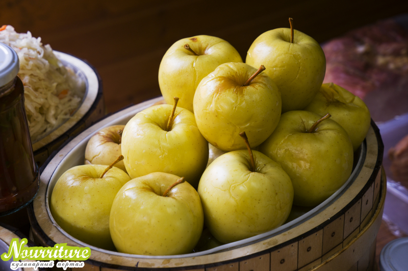 Как готовить мочёные яблоки?