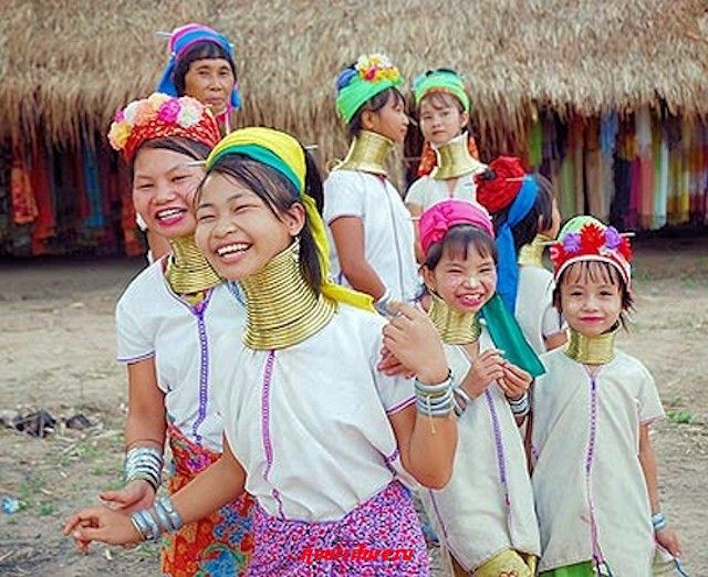 Женщины племени Падаунг из северного Таиланда