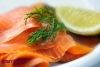 Рулетики из копчёного лосося со сливками и кресс-салатом