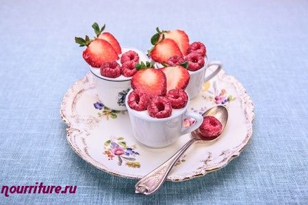Крем творожный с ягодами 