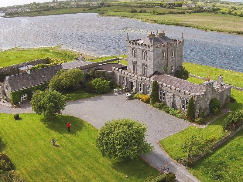 08-airbnb-kilcolgan-castle-galway-ireland.jpg 08-airbnb-kilcolgan-castle-galway-ireland.jpg