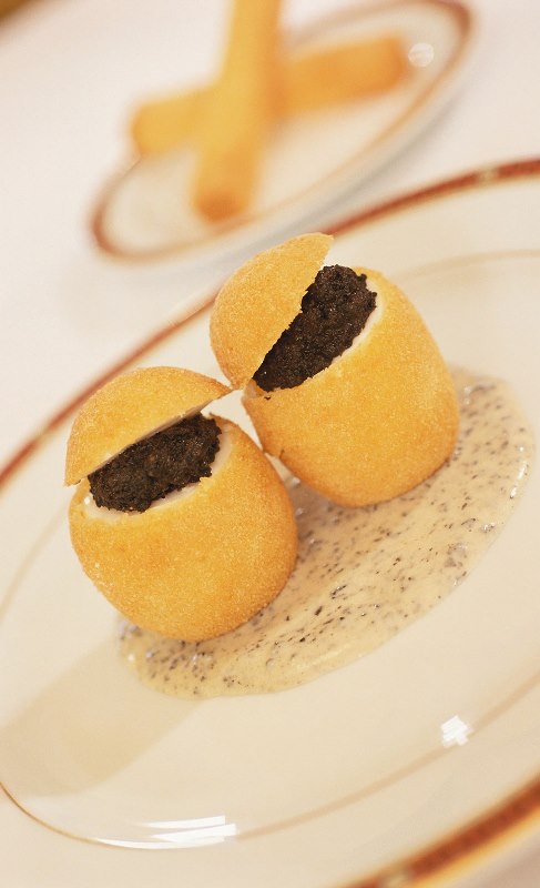 29-Taillevant-baked-egg-with-caviar-paris-Alamy.jpg 29-Taillevant-baked-egg-with-caviar-paris-Alamy.jpg