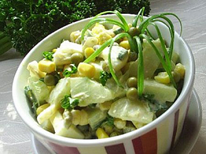 Салат из солёной трески с зелёным луком