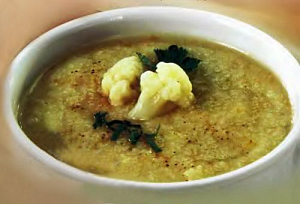 Суп-пюре из цветной капусты (с соусом)