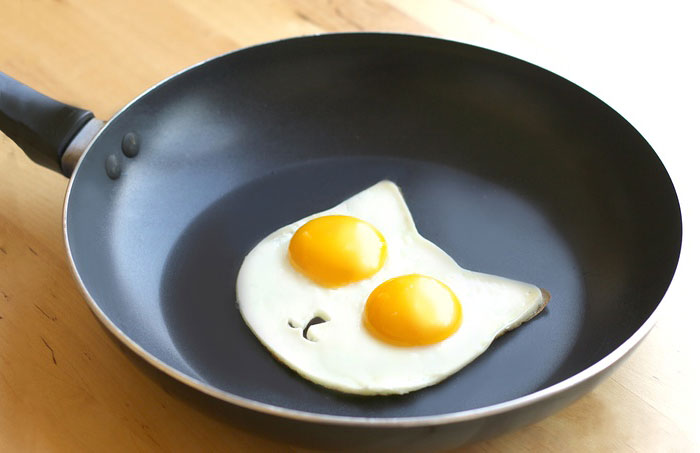 cat-shaped-egg-mold-sunny-side-breakfast-2.jpg